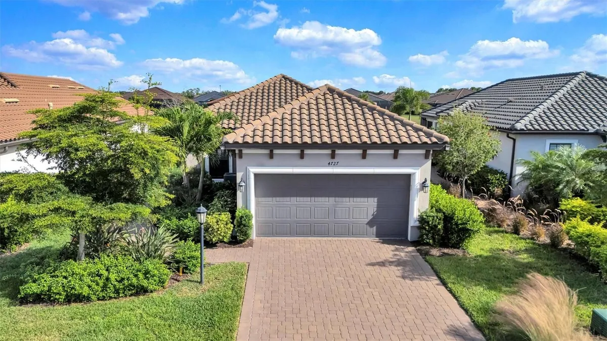 Property Slideshow image 1 of 65 | 4727 motta ct, Bradenton, FL, 34211