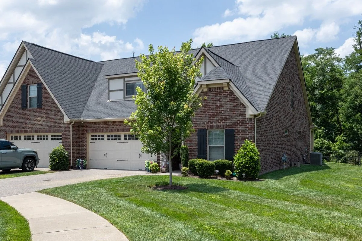 Property Slideshow image 1 of 39 | 1811 ravenwood ct, Lebanon, TN, 37090