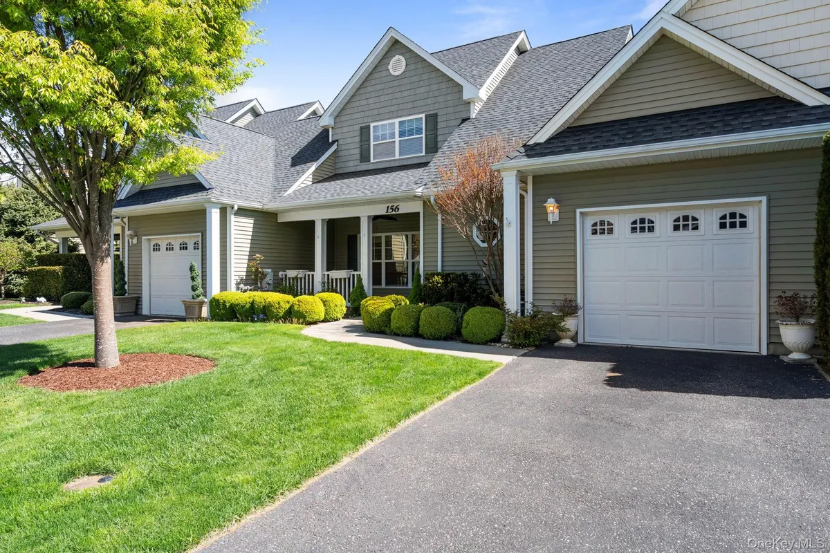 Property Slideshow image 1 of 47 | 156 stoneleigh dr, Riverhead, NY, 11901