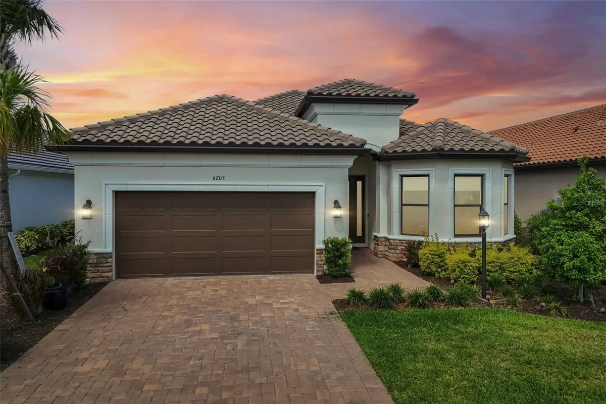 Property Slideshow image 1 of 41 | 6203 grandview hill ct, Bradenton, FL, 34203