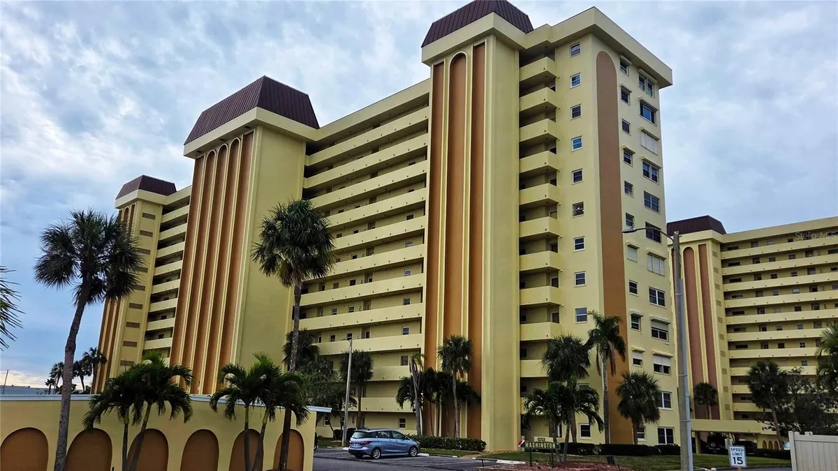 Property Slideshow image 1 of 25 | 4550 cove cir apt 406, St Petersburg, FL, 33708