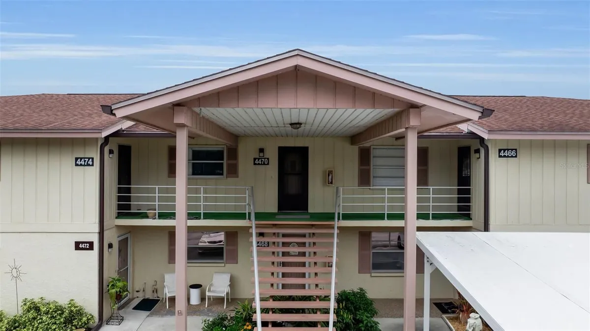 Property Slideshow image 1 of 40 | 4470 narraganset trl 90a, Sarasota, FL, 34233