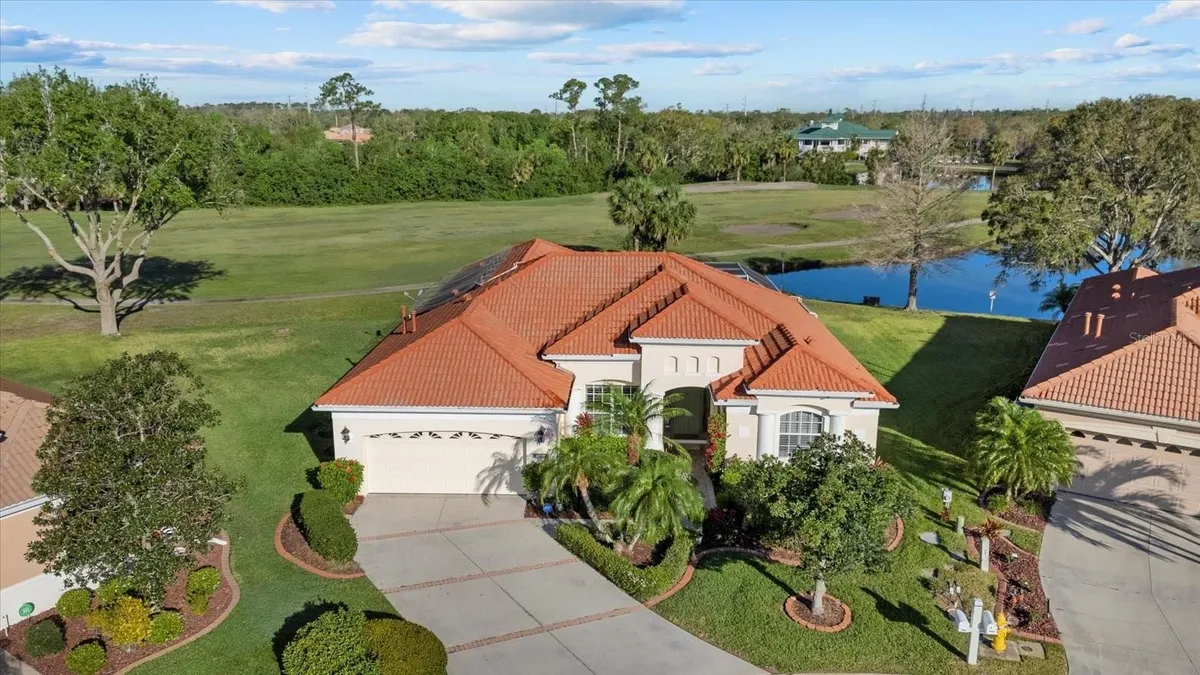 Property Slideshow image 1 of 35 | 6210 cormorant ct, Bradenton, FL, 34203