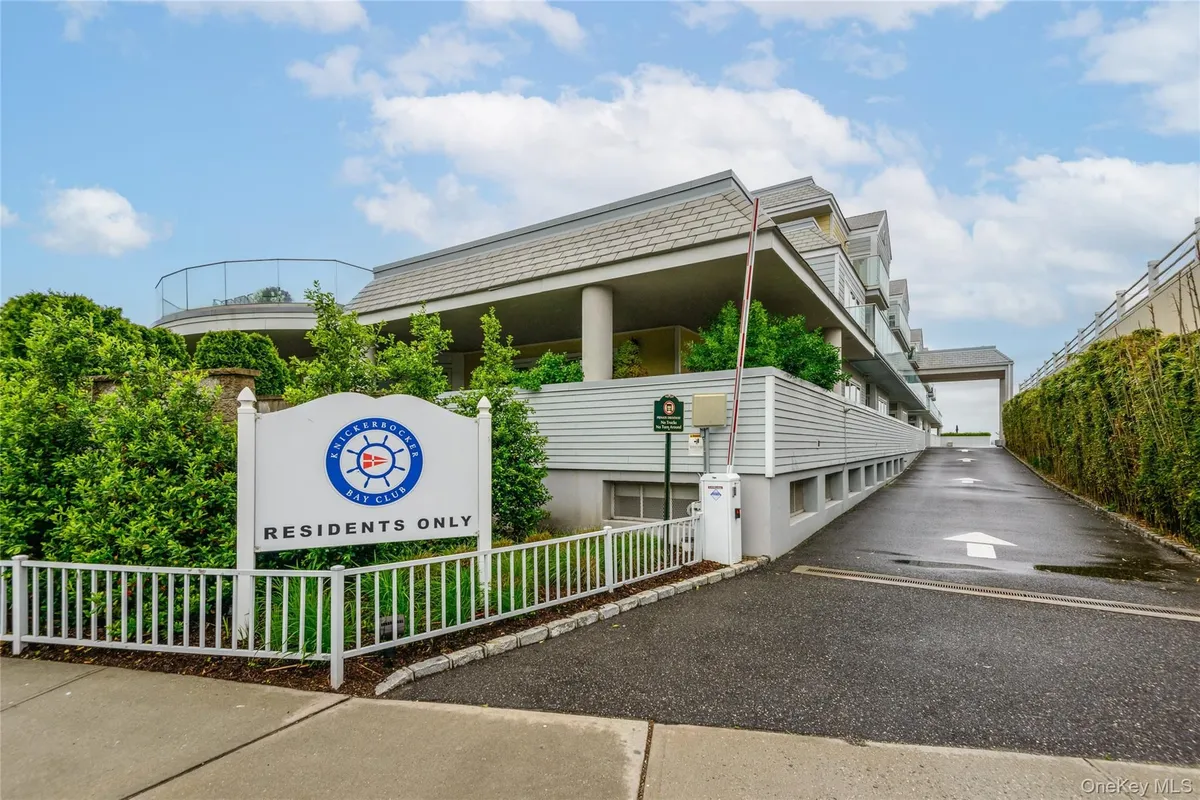 Property Slideshow image 1 of 26 | 433 main st 103, Port Washington, NY, 11050