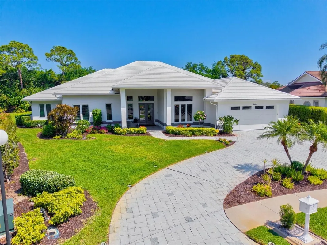 Property Slideshow image 1 of 75 | 7305 links ct, Sarasota, FL, 34243