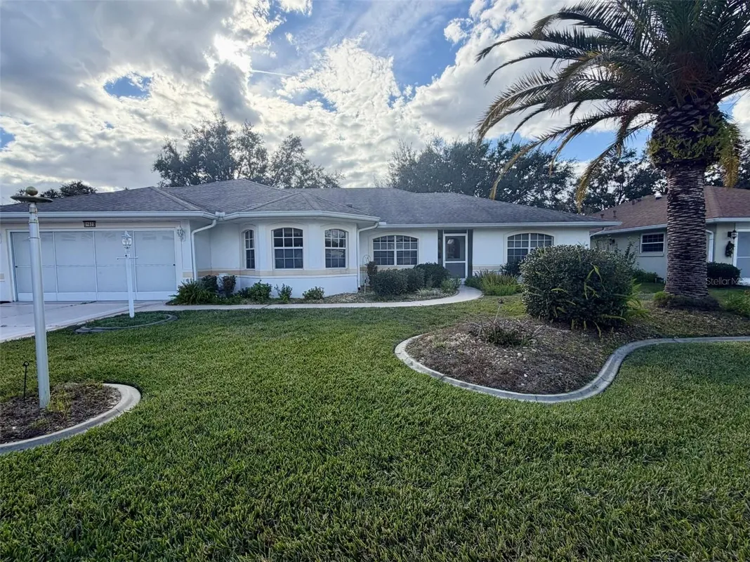 Property Slideshow image 1 of 29 | 21623 regency park ln, Leesburg, FL, 34748
