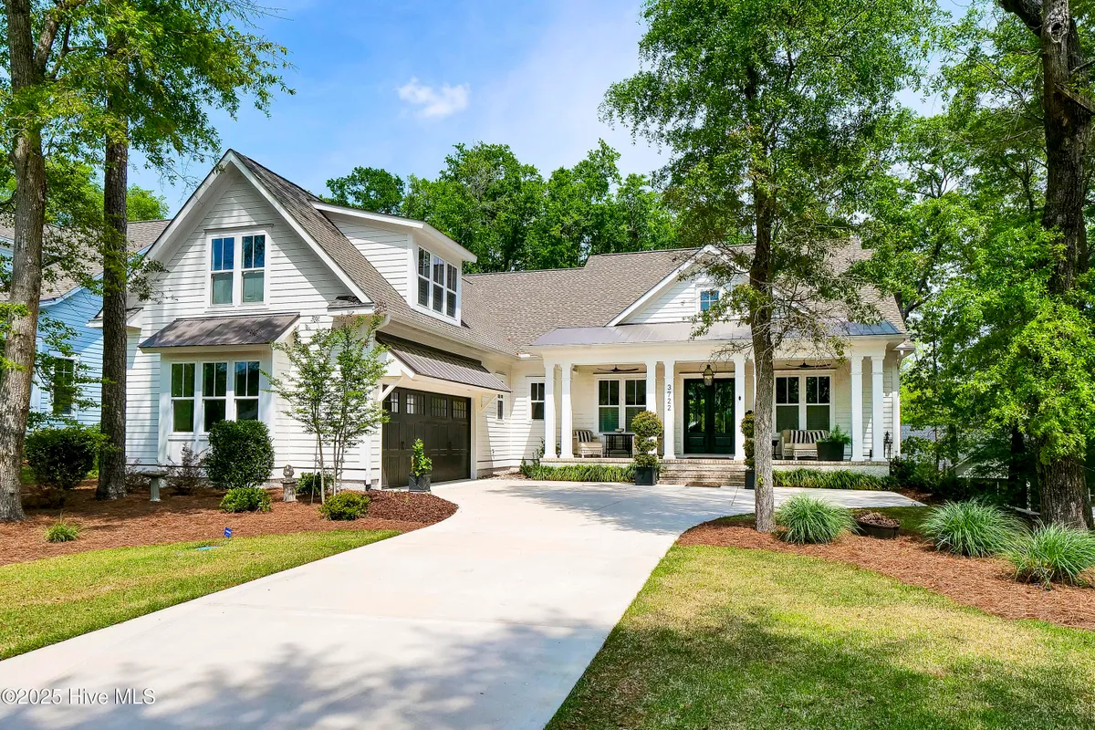 Property Slideshow image 1 of 112 | 3722 white cliffs dr, Castle Hayne, NC, 28429