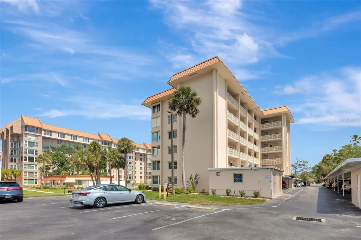 Property Slideshow image 1 of 31 | 620 edgewater dr 102, Dunedin, FL, 34698