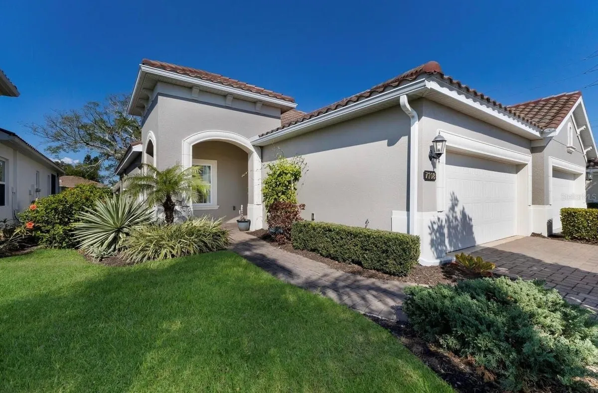 Property Slideshow image 1 of 31 | 7108 playa bella dr, Bradenton, FL, 34209