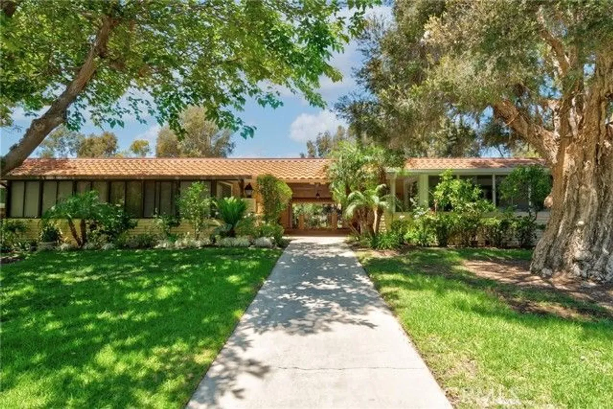 Property Slideshow image 1 of 30 | 867 avenida sevilla p, Laguna Woods, CA, 92637