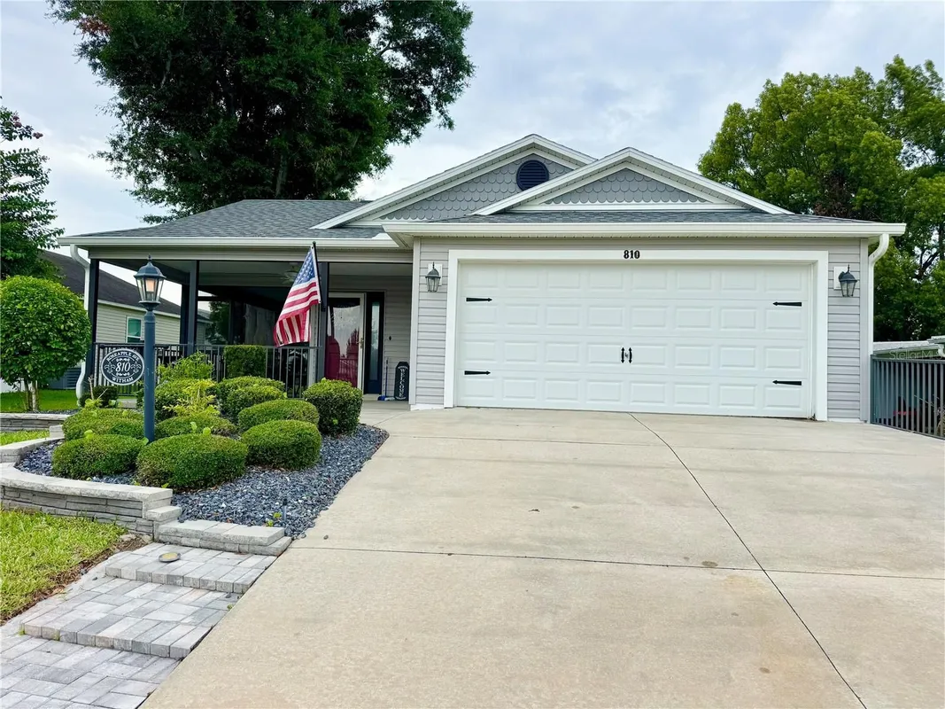 Property Slideshow image 1 of 22 | 810 roseapple ave, Lady Lake, FL, 32159