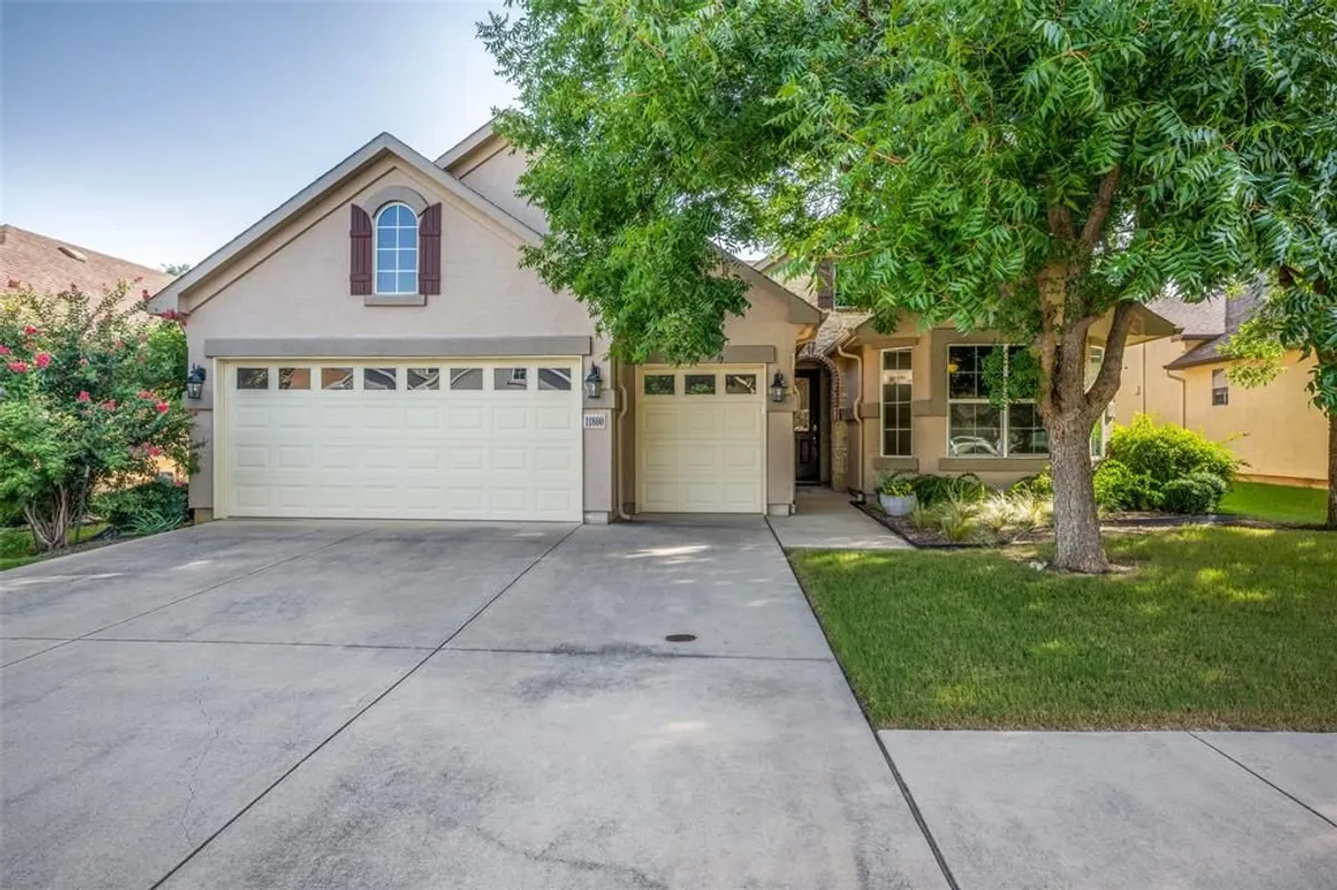 Property Slideshow image 1 of 39 | 11800 southerland dr, Denton, TX, 76207