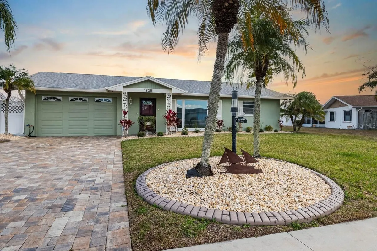 Property Slideshow image 1 of 34 | 1728 coco palm cir, Sun City Center, FL, 33573