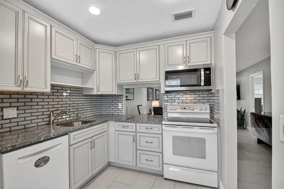 Property Slideshow image 1 of 45 | 121 lake meryl dr, West Palm Beach, FL, 33411