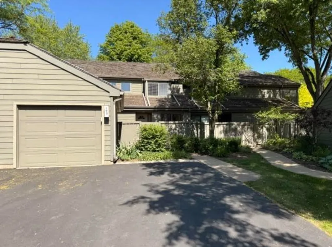 Property Slideshow image 1 of 22 | 199 timber ridge rd -, Barrington, IL, 60010