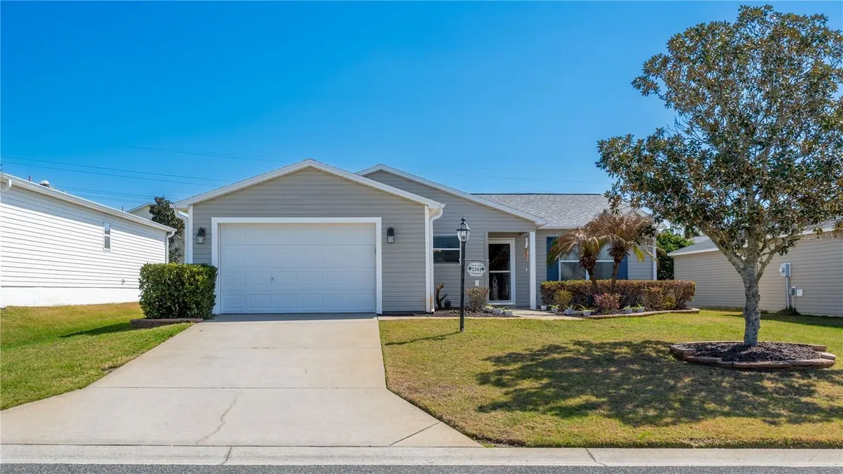 Property Slideshow image 1 of 43 | 2201 balsa ct, The Villages, FL, 32162