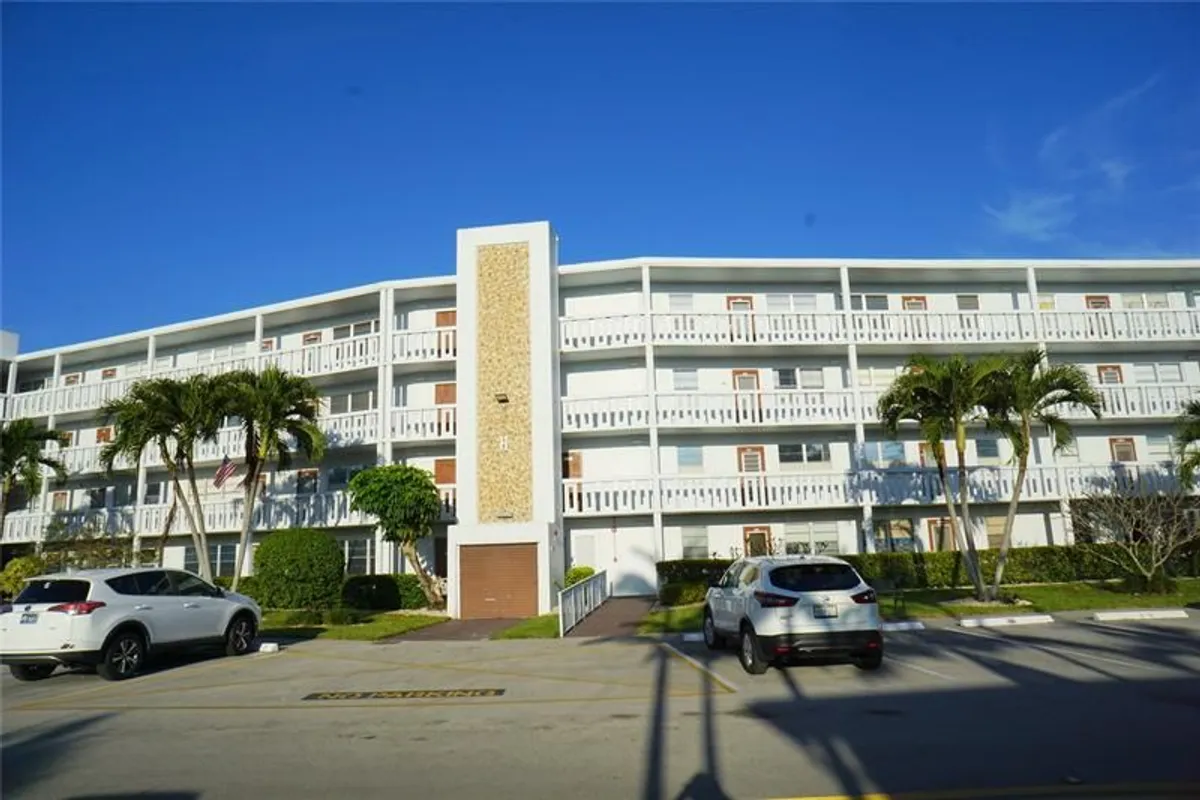 Property Slideshow image 1 of 38 | 4029 newport h # 4029, Deerfield Beach, FL, 33442