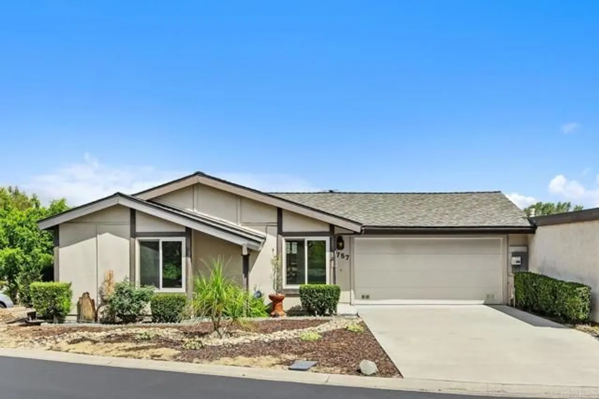 Property Slideshow image 1 of 39 | 757 nob cir, Vista, CA, 92084
