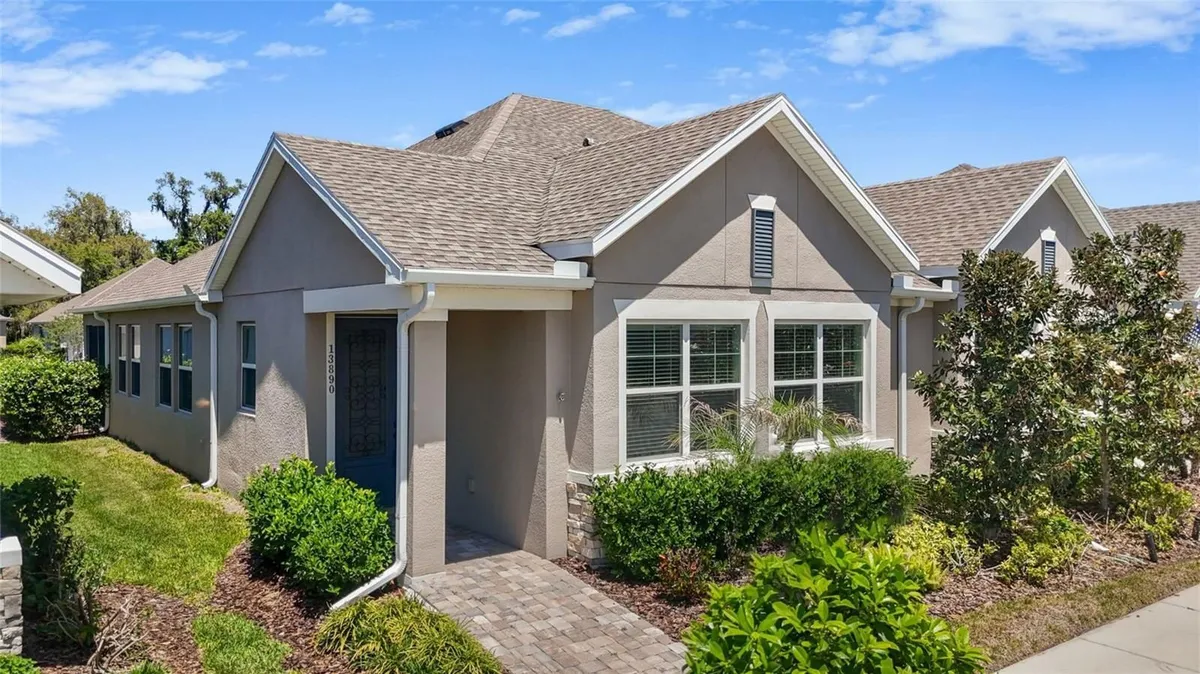 Property Slideshow image 1 of 70 | 13890 kingfisher glen dr, Lithia, FL, 33547