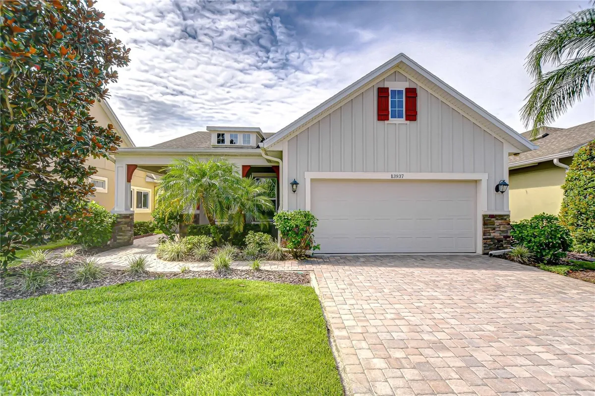 Property Slideshow image 1 of 36 | 13937 swallow hill dr, Lithia, FL, 33547