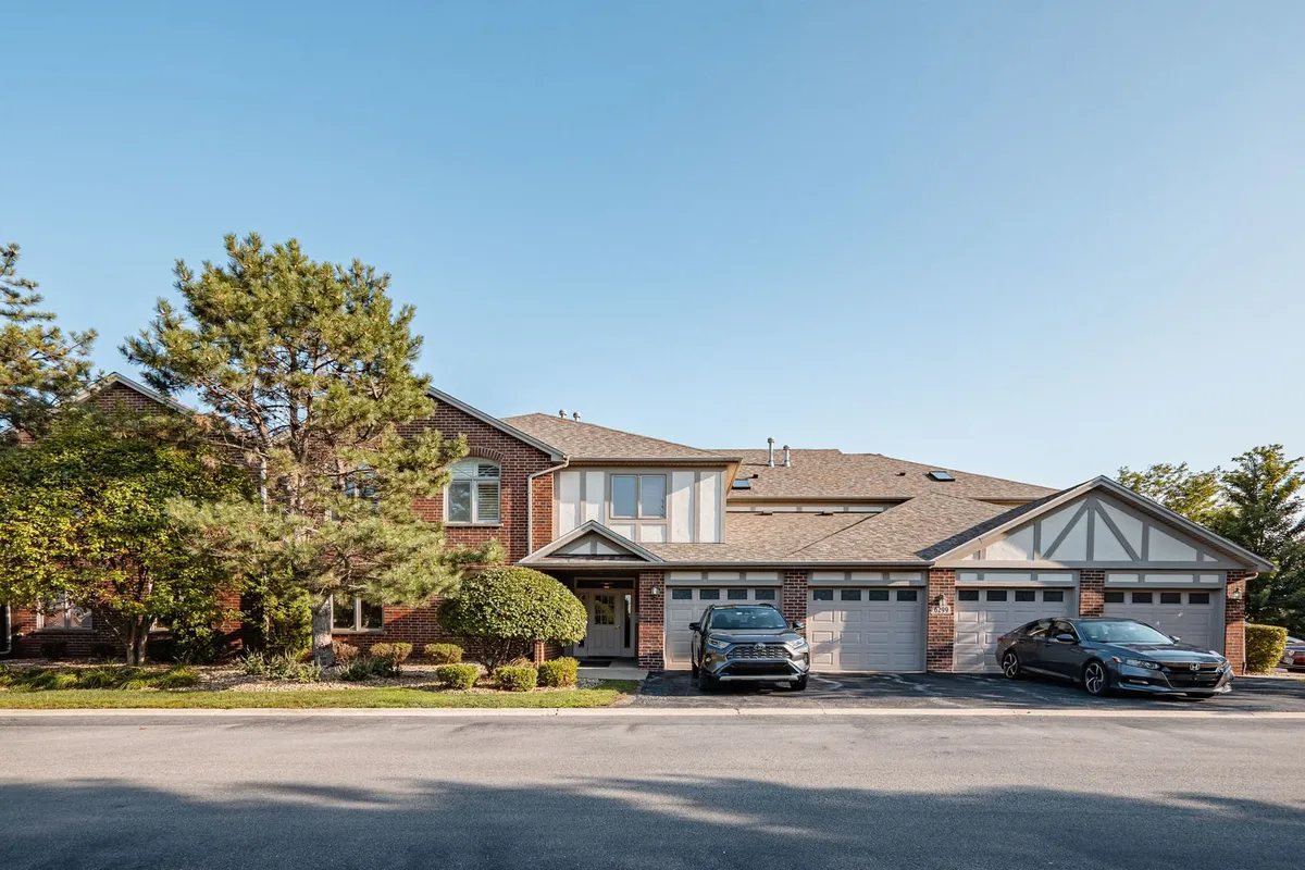 Property Slideshow image 1 of 19 | 6299 misty pines ct 3, Tinley Park, IL, 60477