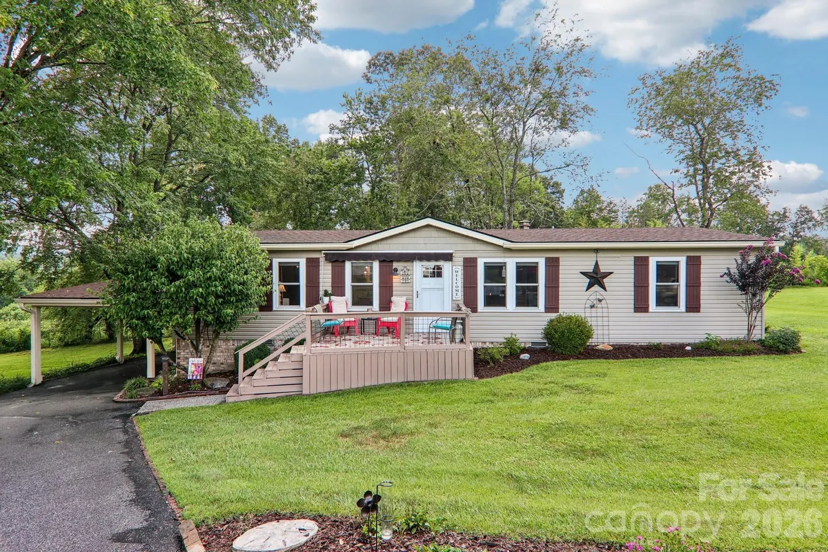 Property Slideshow image 1 of 44 | 305 meadowbrook ct, Hendersonville, NC, 28792