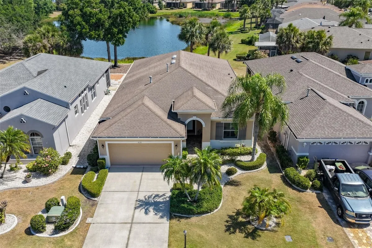 Property Slideshow image 1 of 61 | 828 regal manor way, Sun City Center, FL, 33573