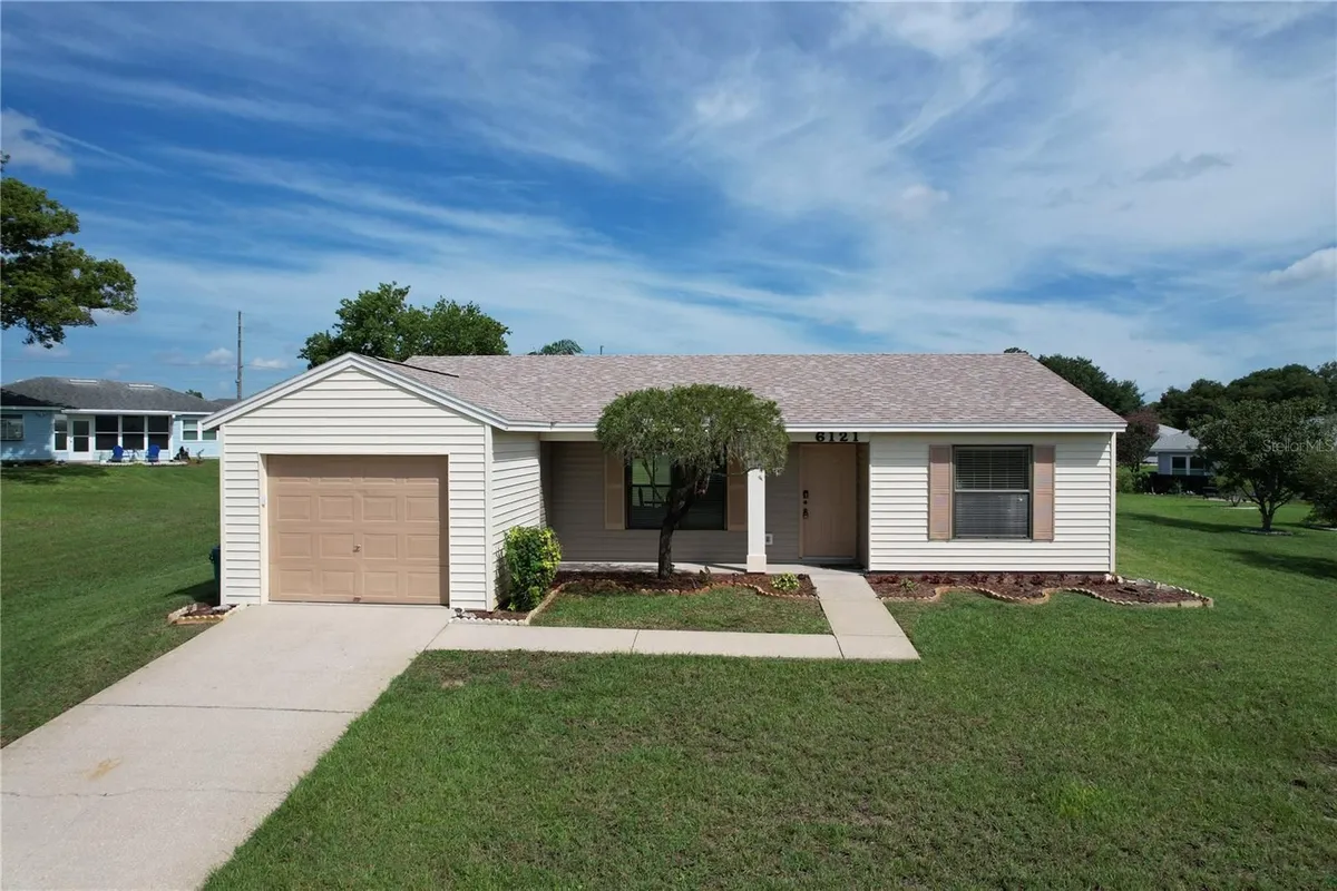 Property Slideshow image 1 of 41 | 6121 kittiwake dr, Lakeland, FL, 33809
