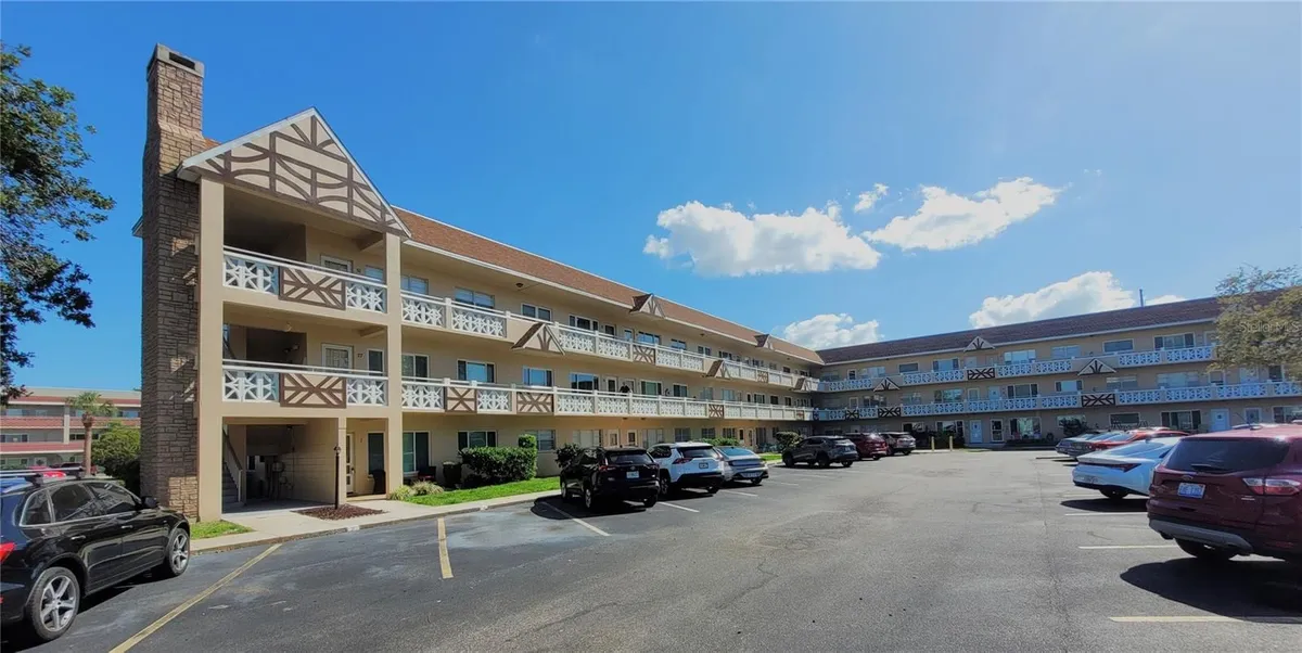 Property Slideshow image 1 of 18 | 2311 brisbane st 29, Clearwater, FL, 33763