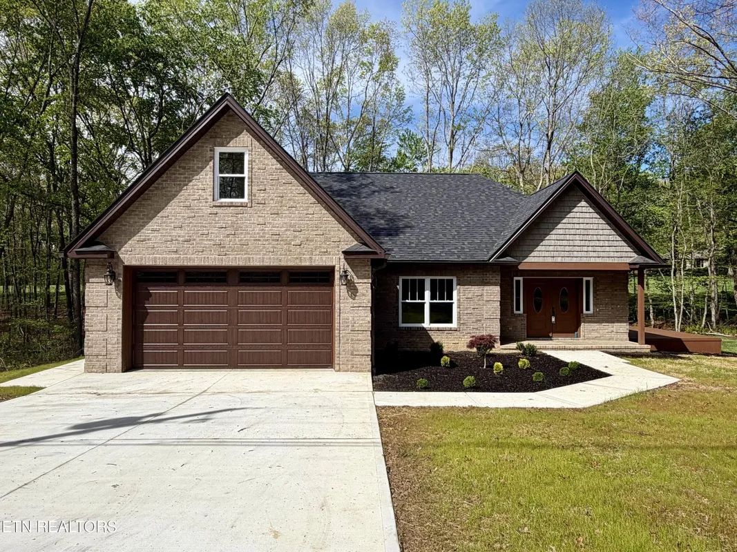 Property Slideshow image 1 of 28 | 414 beachwood dr, Crossville, TN, 38558