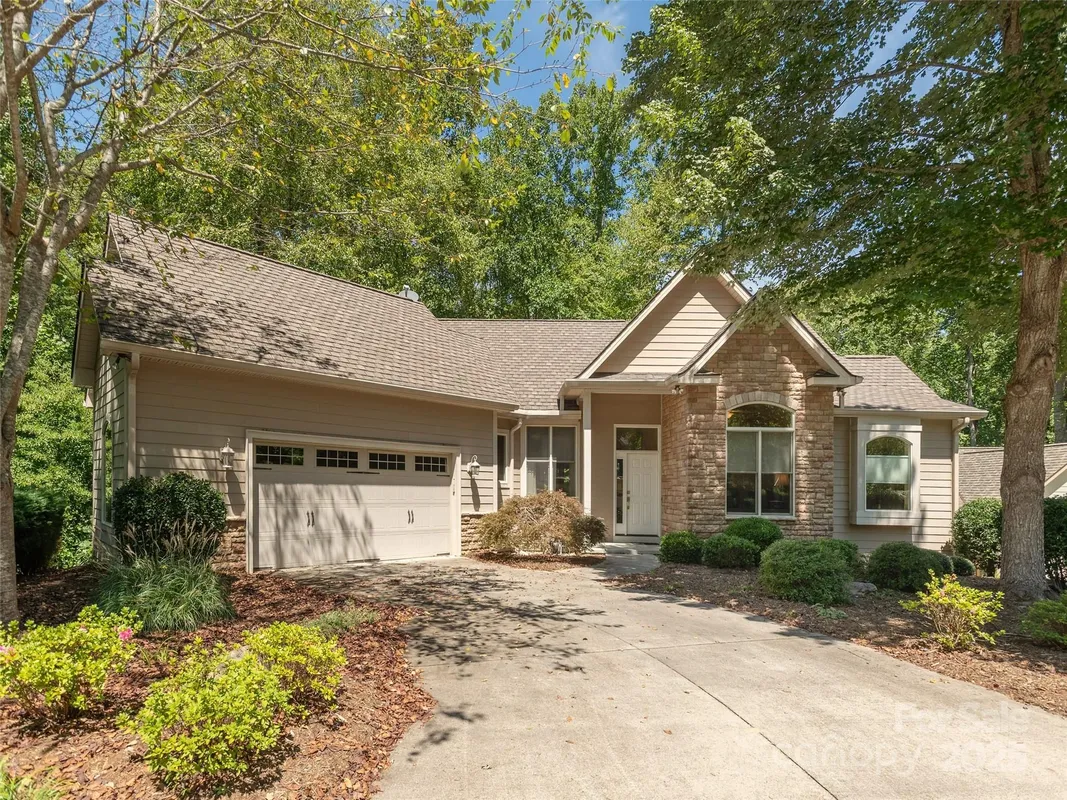 Property Slideshow image 1 of 44 | 17 high park ct, Hendersonville, NC, 28791