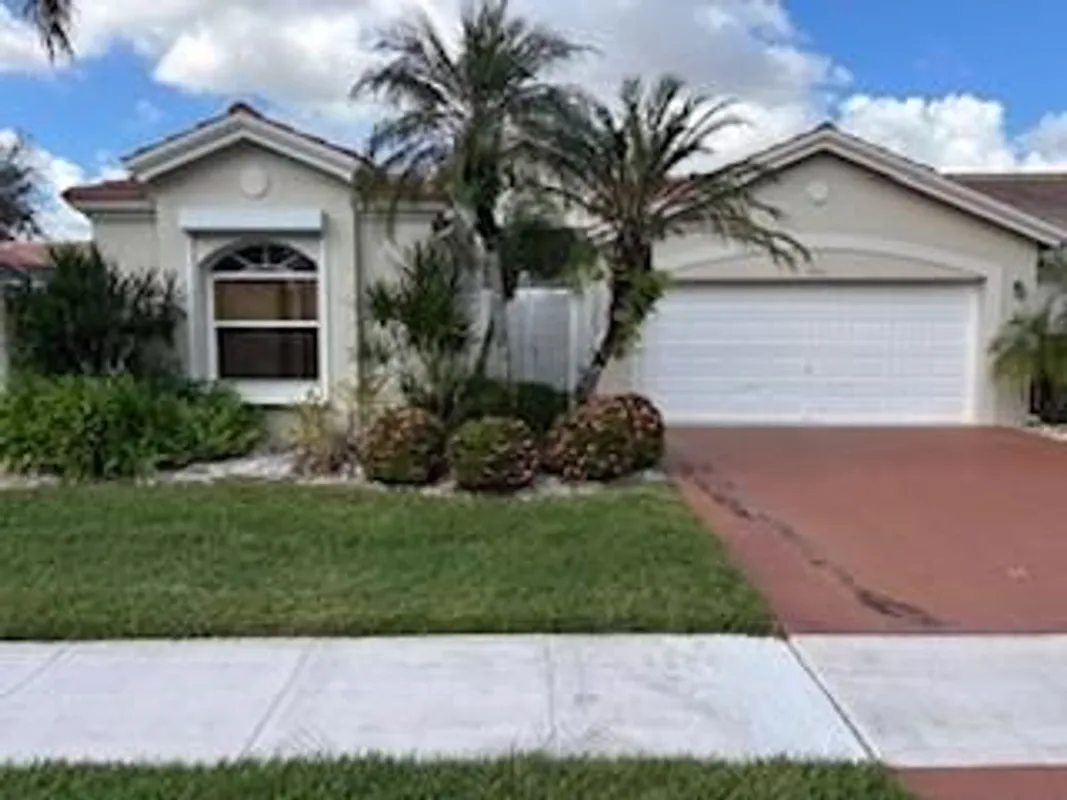 Property Slideshow image 1 of 18 | 9593 harbour lake cir, Boynton Beach, FL, 33437