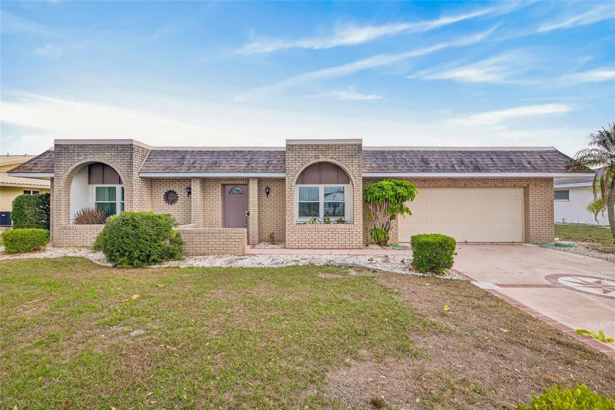 Property Slideshow image 1 of 49 | 1529 allegheny dr, Sun City Center, FL, 33573