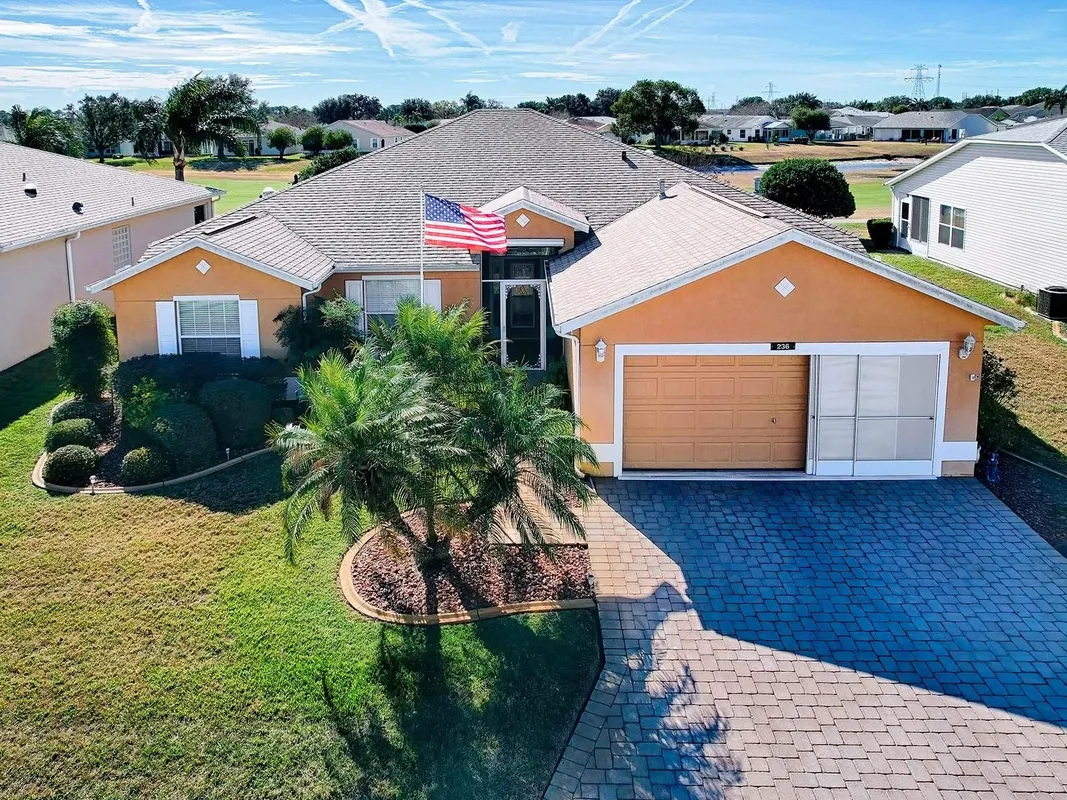 Property Slideshow image 1 of 40 | 236 bentwood dr, Leesburg, FL, 34748