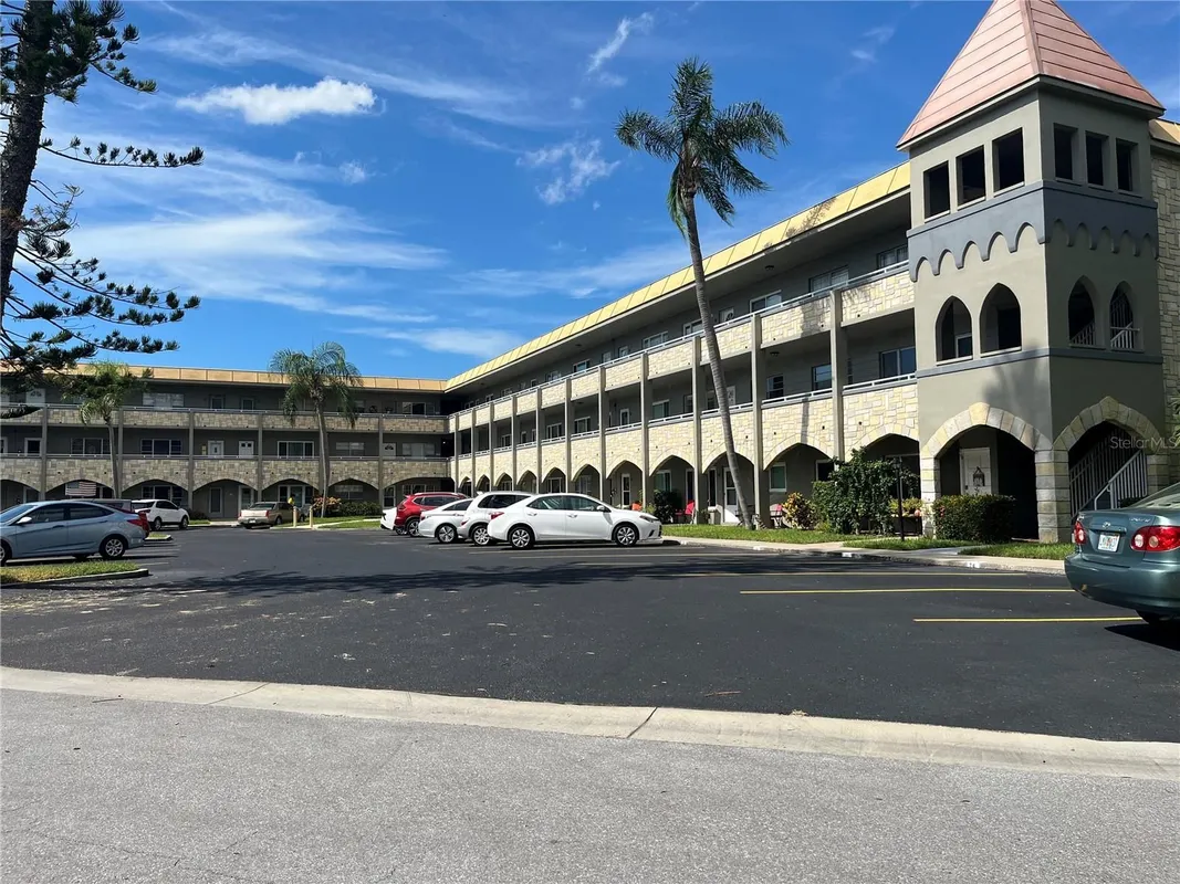 Property Slideshow image 1 of 41 | 2462 brazilia dr 22, Clearwater, FL, 33763