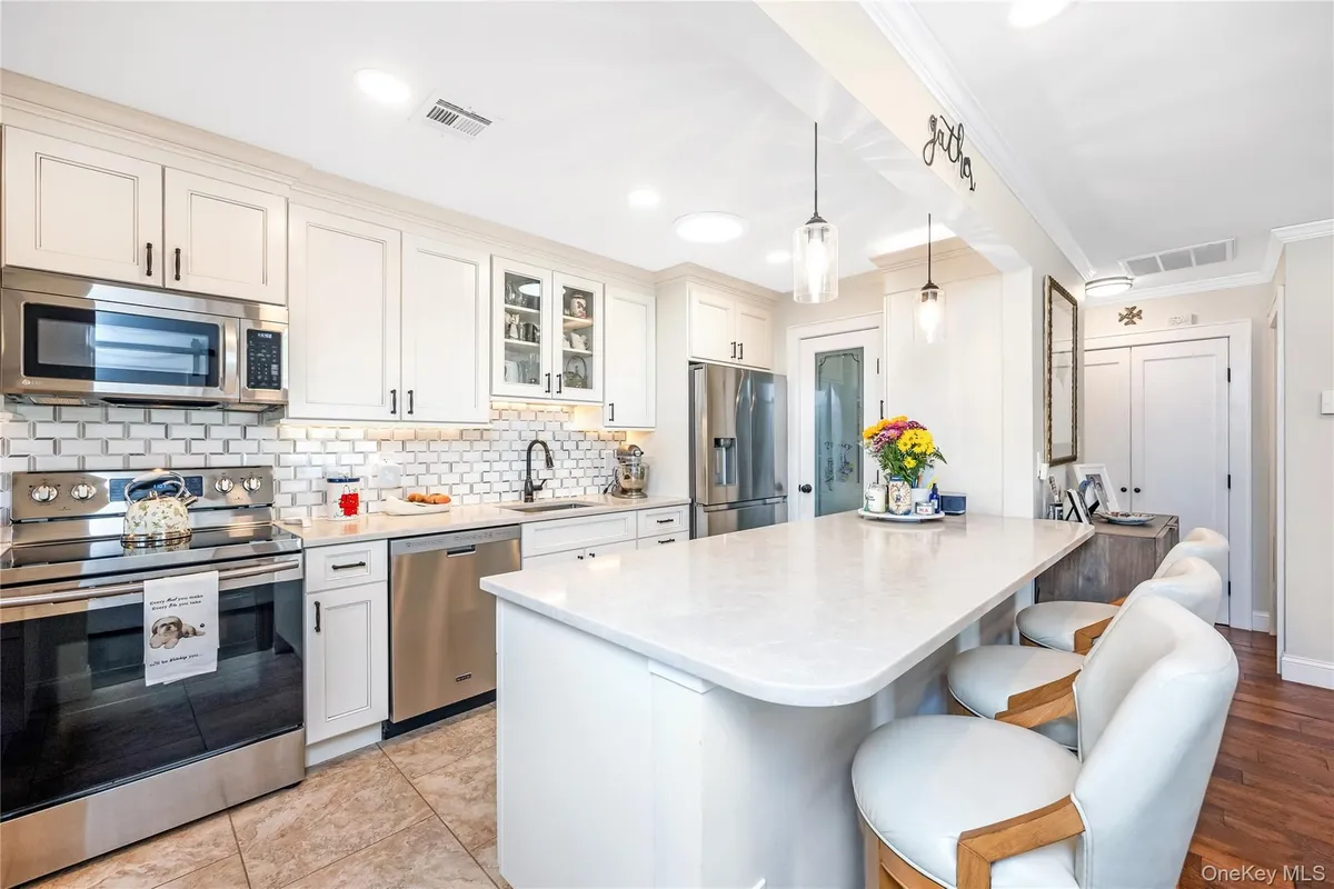 Property Slideshow image 1 of 14 | 203 cabot ct, Smithtown, NY, 11780