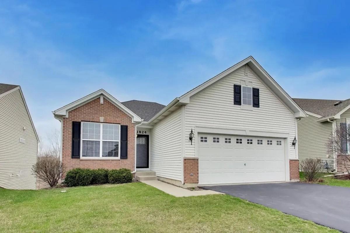 Property Slideshow image 1 of 26 | 1824 alta dr, Volo, IL, 60020
