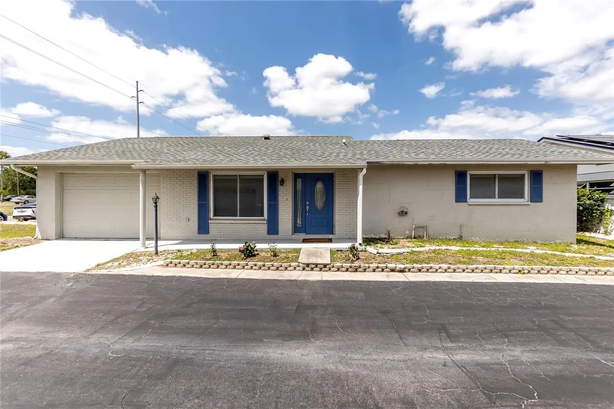 Property Slideshow image 1 of 22 | 702 huxley pl, Sun City Center, FL, 33573