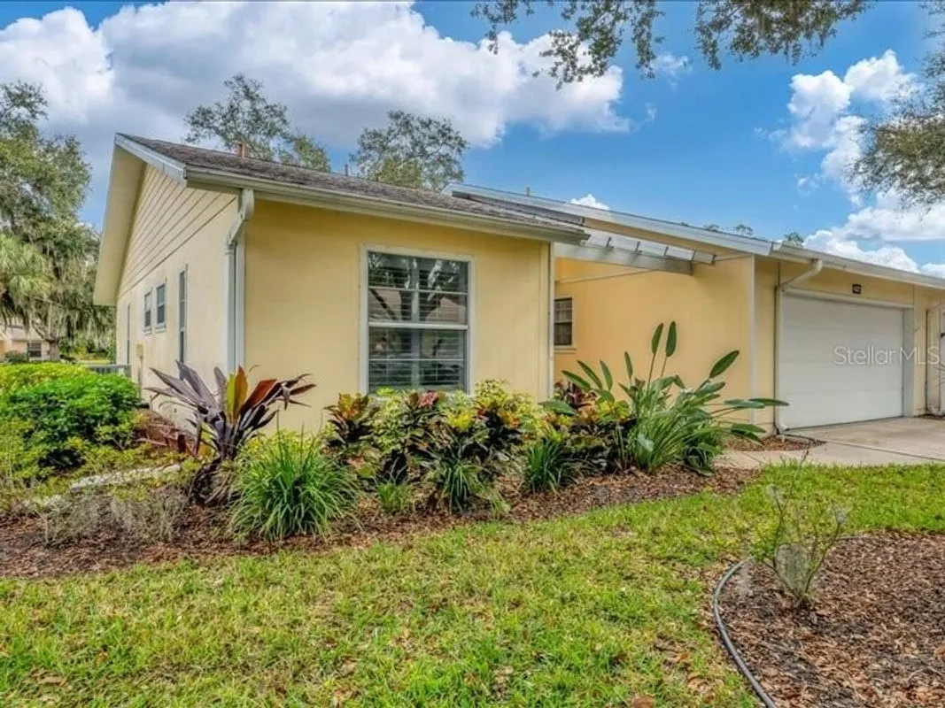 Property Slideshow image 1 of 42 | 4021 oakhurst dr 3121, Sarasota, FL, 34233