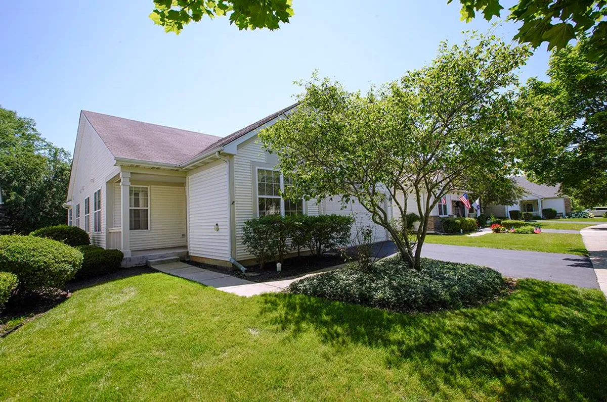 Property Slideshow image 1 of 49 | 2241 carillon dr, Grayslake, IL, 60030