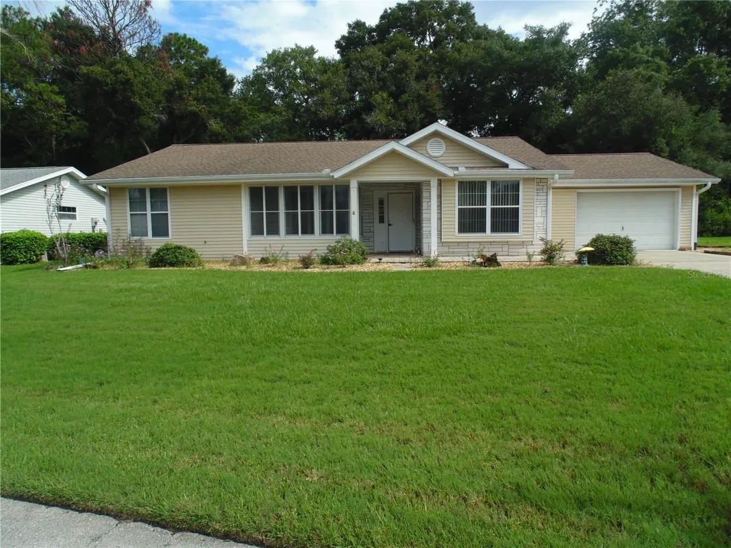 Property Slideshow image 1 of 37 | 8125 sw 108 loop, Ocala, FL, 34481