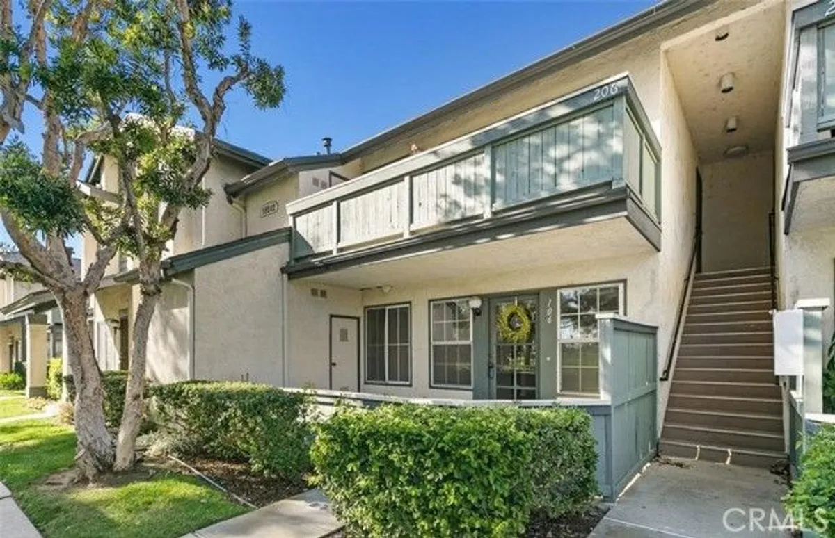 Property Slideshow image 1 of 23 | 18242 parkview ln 106, Huntington Beach, CA, 92648
