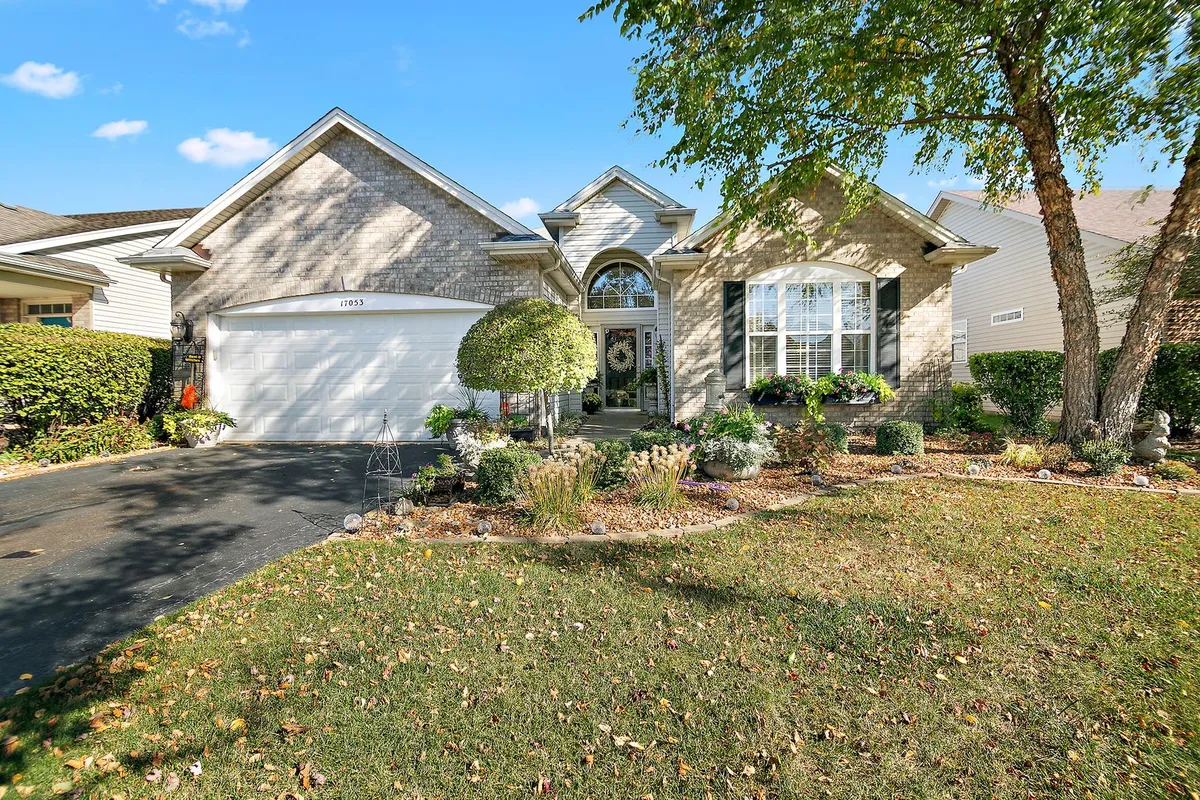 Property Slideshow image 1 of 31 | 17053 mendota dr, Lockport, IL, 60441
