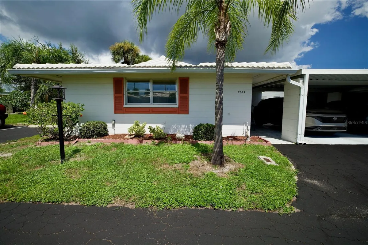 Property Slideshow image 1 of 22 | 1741 caribbean cir 13, Venice, FL, 34293