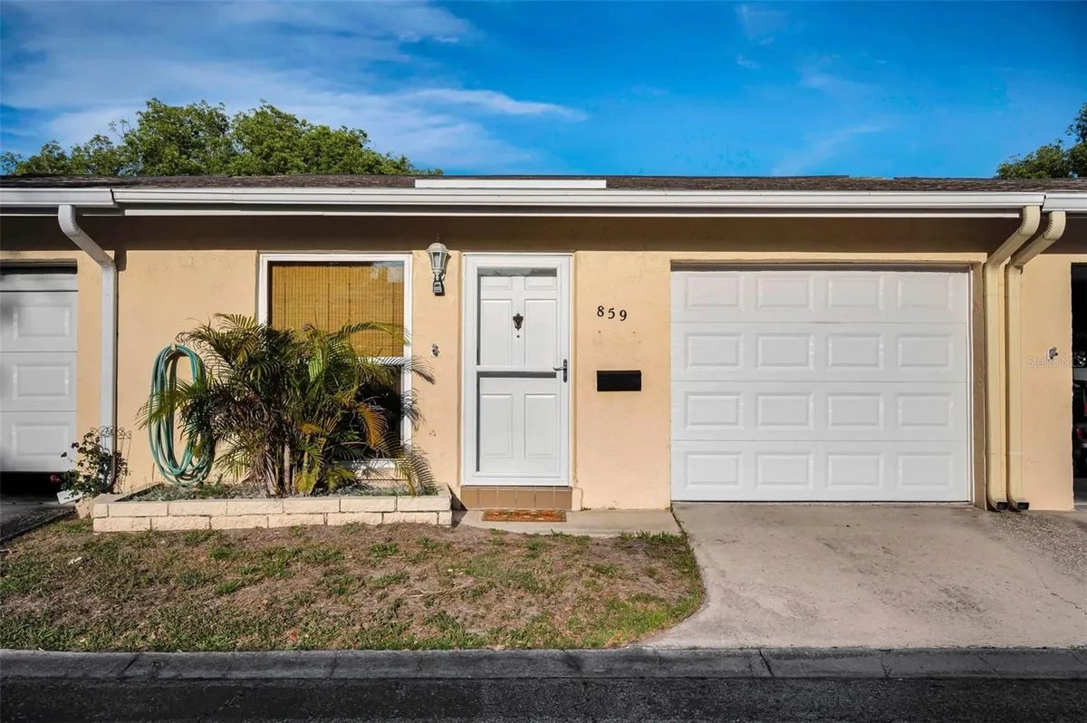 Property Slideshow image 1 of 45 | 859 oxford ct, Dunedin, FL, 34698