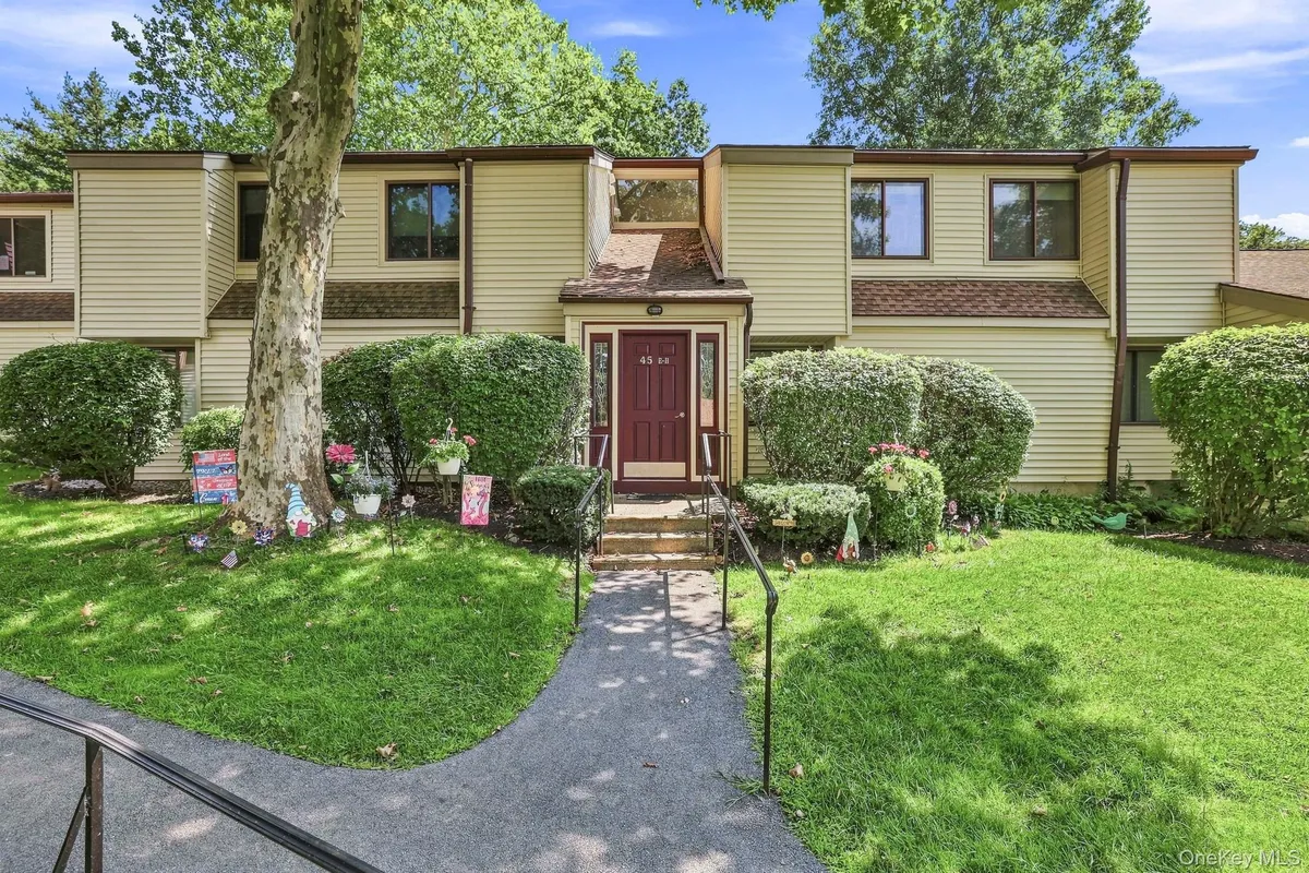 Property Slideshow image 1 of 25 | 45 jefferson oval h, Yorktown, NY, 10598