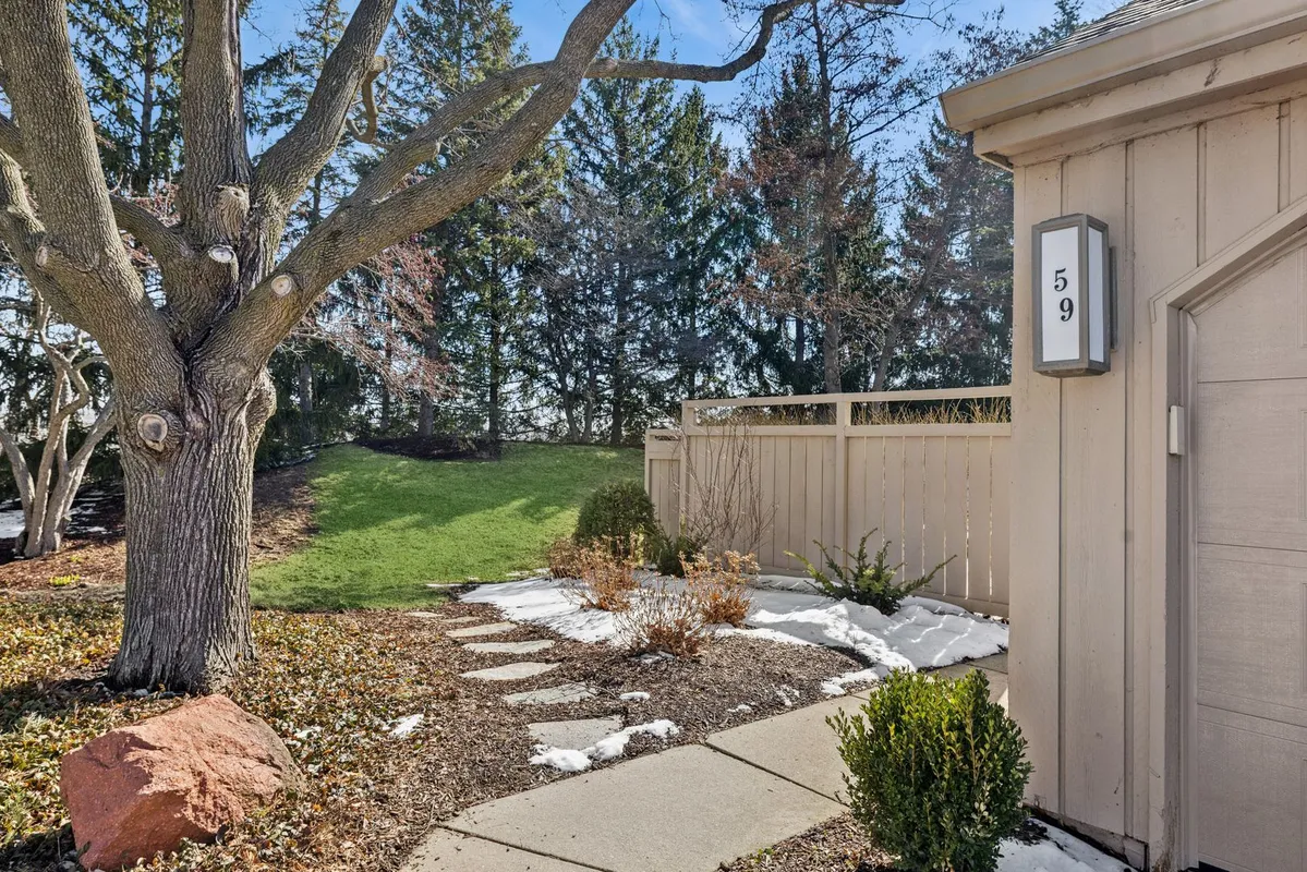 Property Slideshow image 1 of 40 | 59 cedar rdg, Lake Barrington, IL, 60010