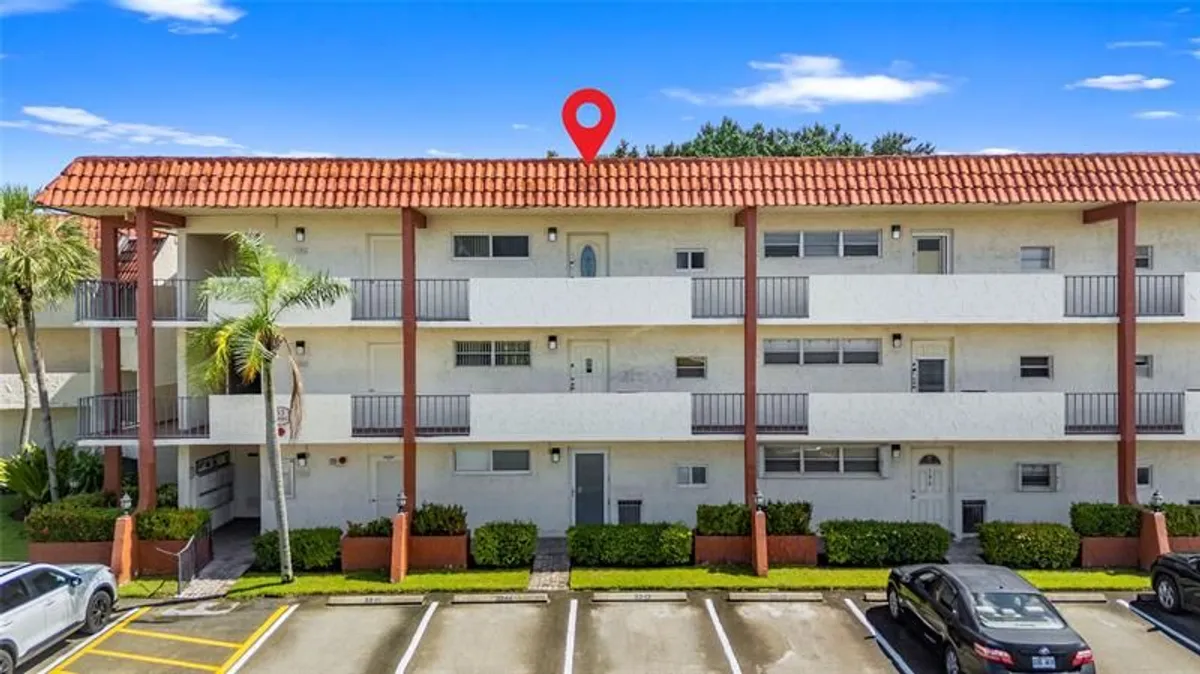 Property Slideshow image 1 of 44 | 8990 s hollybrook blvd 305, Pembroke Pines, FL, 33025