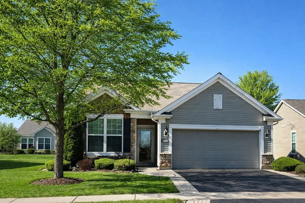 Property Slideshow image 1 of 9 | 709 prairie dr, Shorewood, IL, 60404