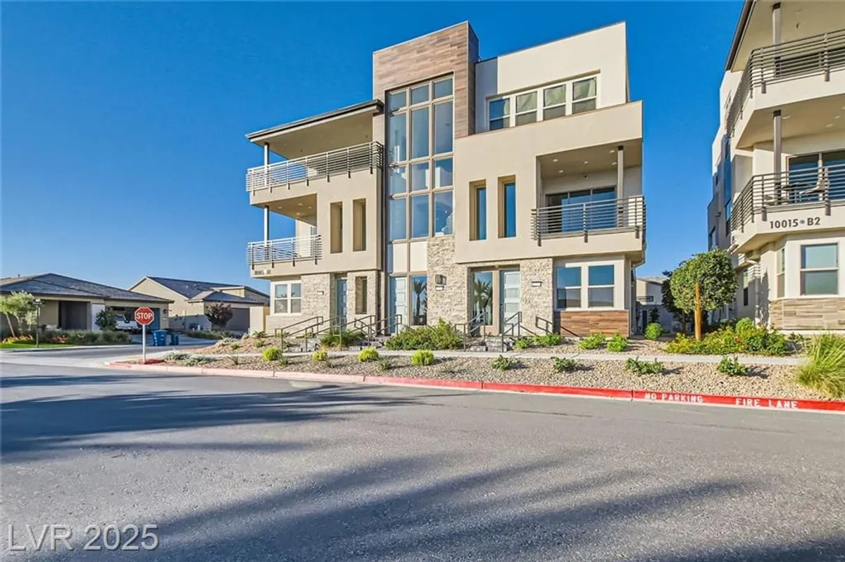 Property Slideshow image 1 of 46 | 10005 hematite pl # 3, Las Vegas, NV, 89143